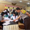Kapolres Kuningan saat memberi petunjuk kepada pendaftar calon Bintara di Mapolres Kuningan.